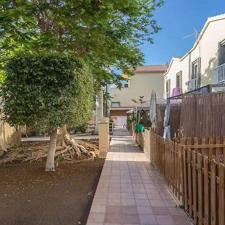 Flatguest - Green Oasis Ferly's Piscina En Reformas *